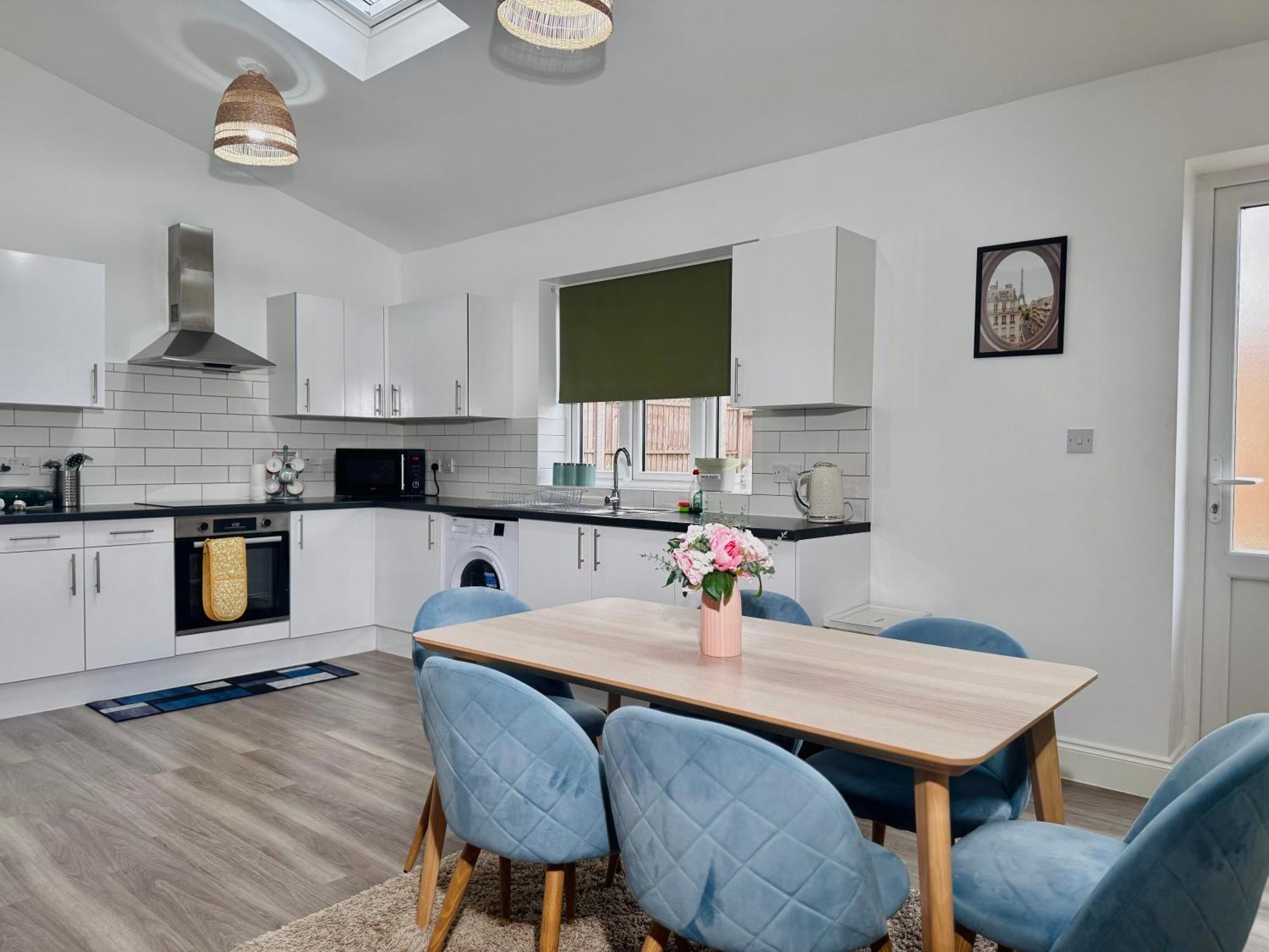 Cosy 1-Bed Flat 30Min To Central London & Parking Екстер'єр фото