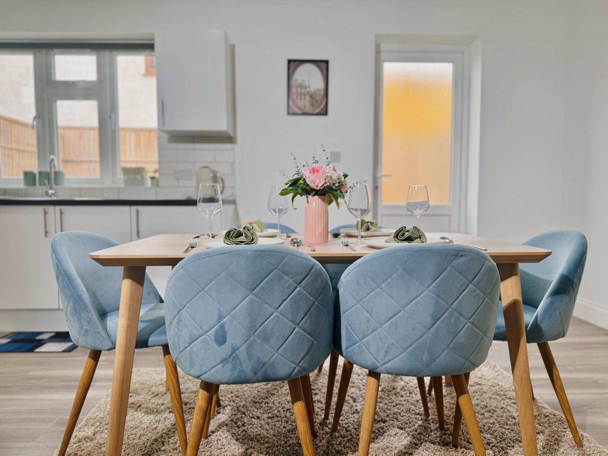 Cosy 1-Bed Flat 30Min To Central London & Parking Екстер'єр фото
