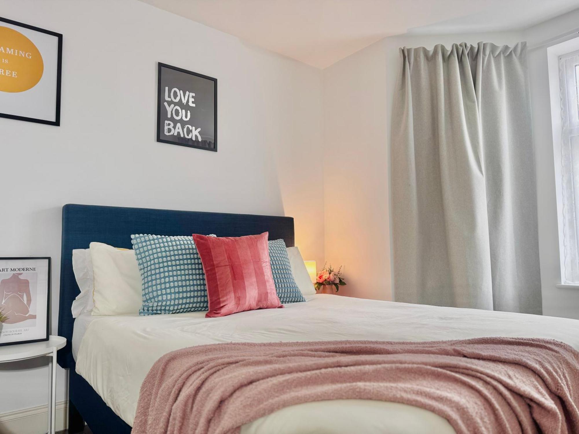 Cosy 1-Bed Flat 30Min To Central London & Parking Екстер'єр фото