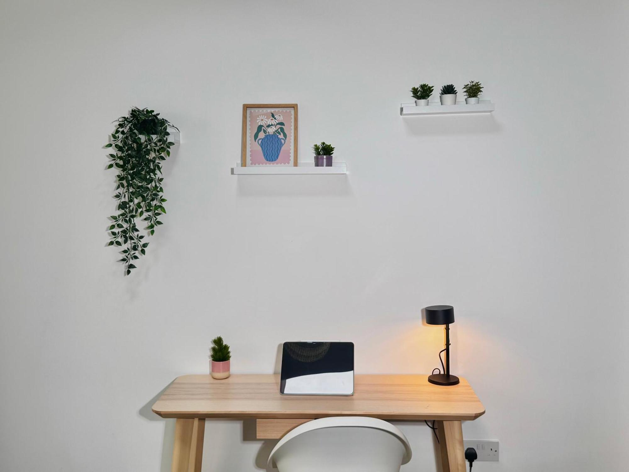 Cosy 1-Bed Flat 30Min To Central London & Parking Екстер'єр фото